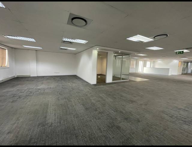 2,422M² OFFICE FOR SALE IN BRYANSTON